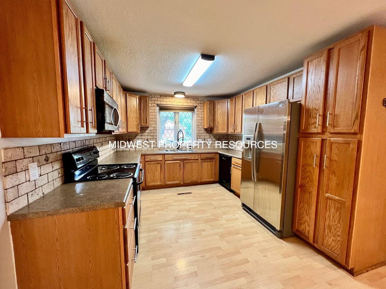 604 Ne Applewood St - Photo 2 of 18