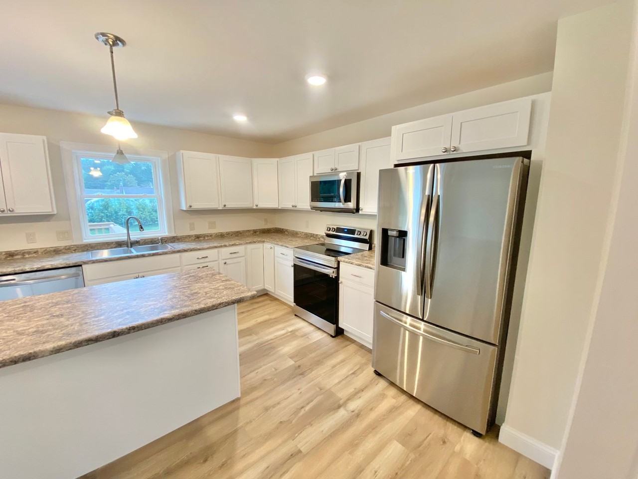 18 Chase Ct - Photo 2 of 26