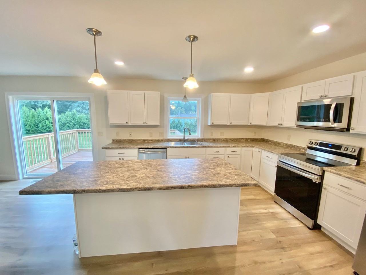 18 Chase Ct - Photo 3 of 26