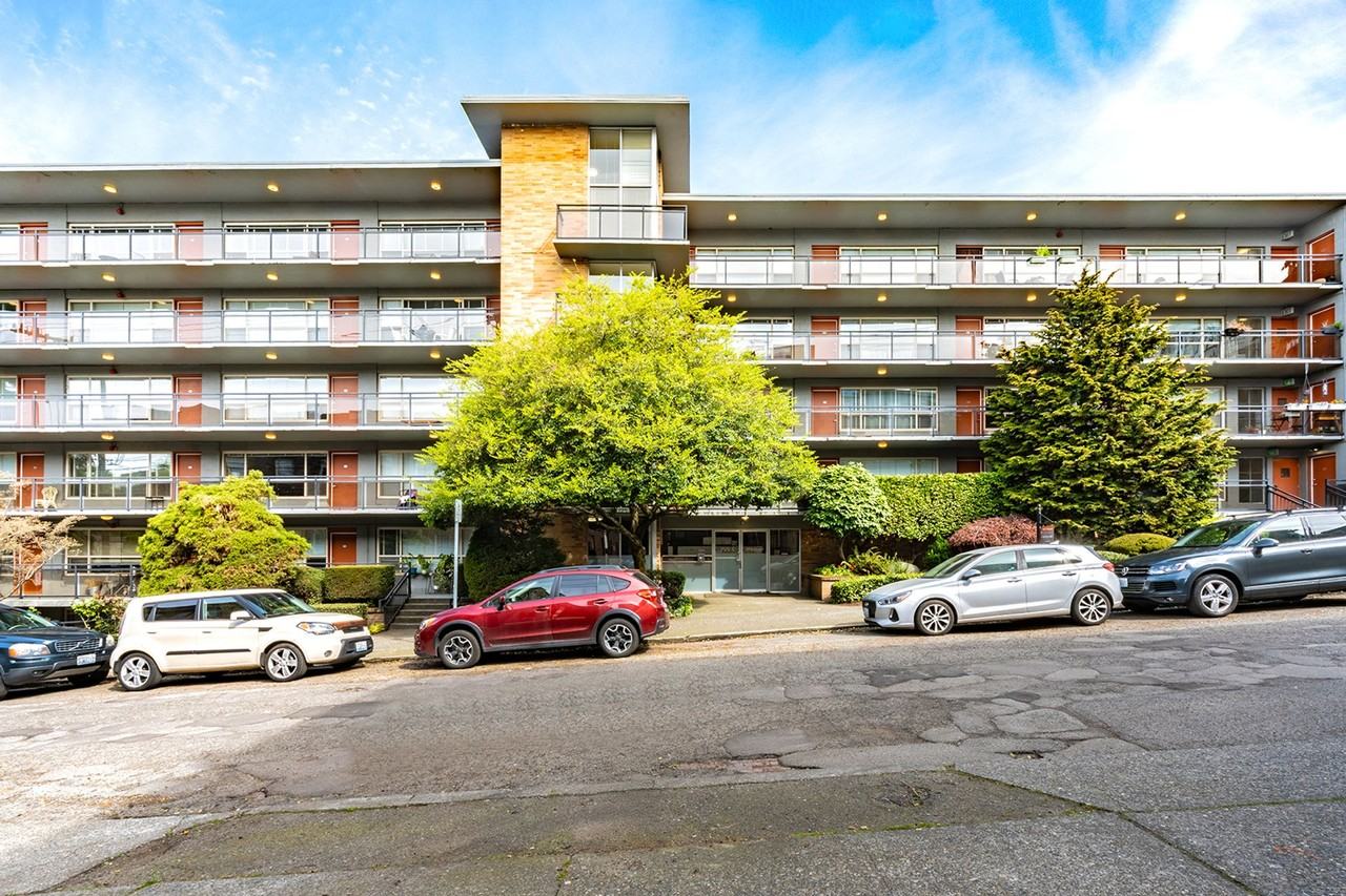 700 E Mercer - Photo 3 of 9