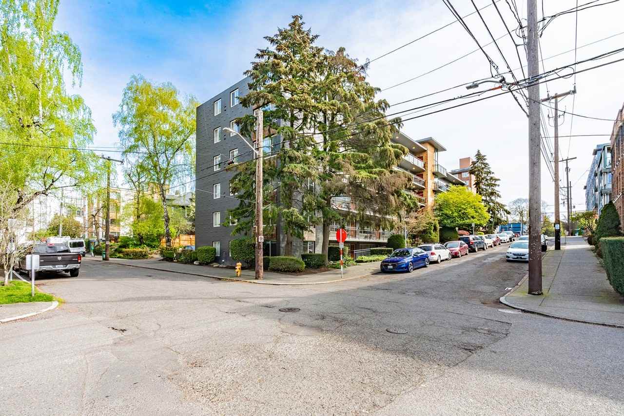 700 E Mercer - Photo 4 of 9