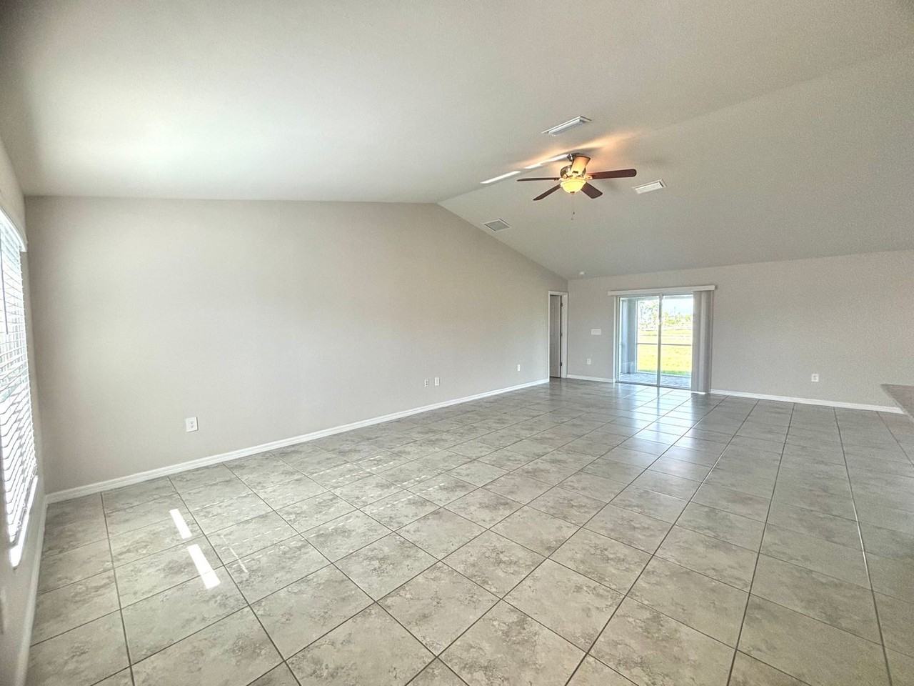 2715 Nw 45th Pl - Photo 4 of 26
