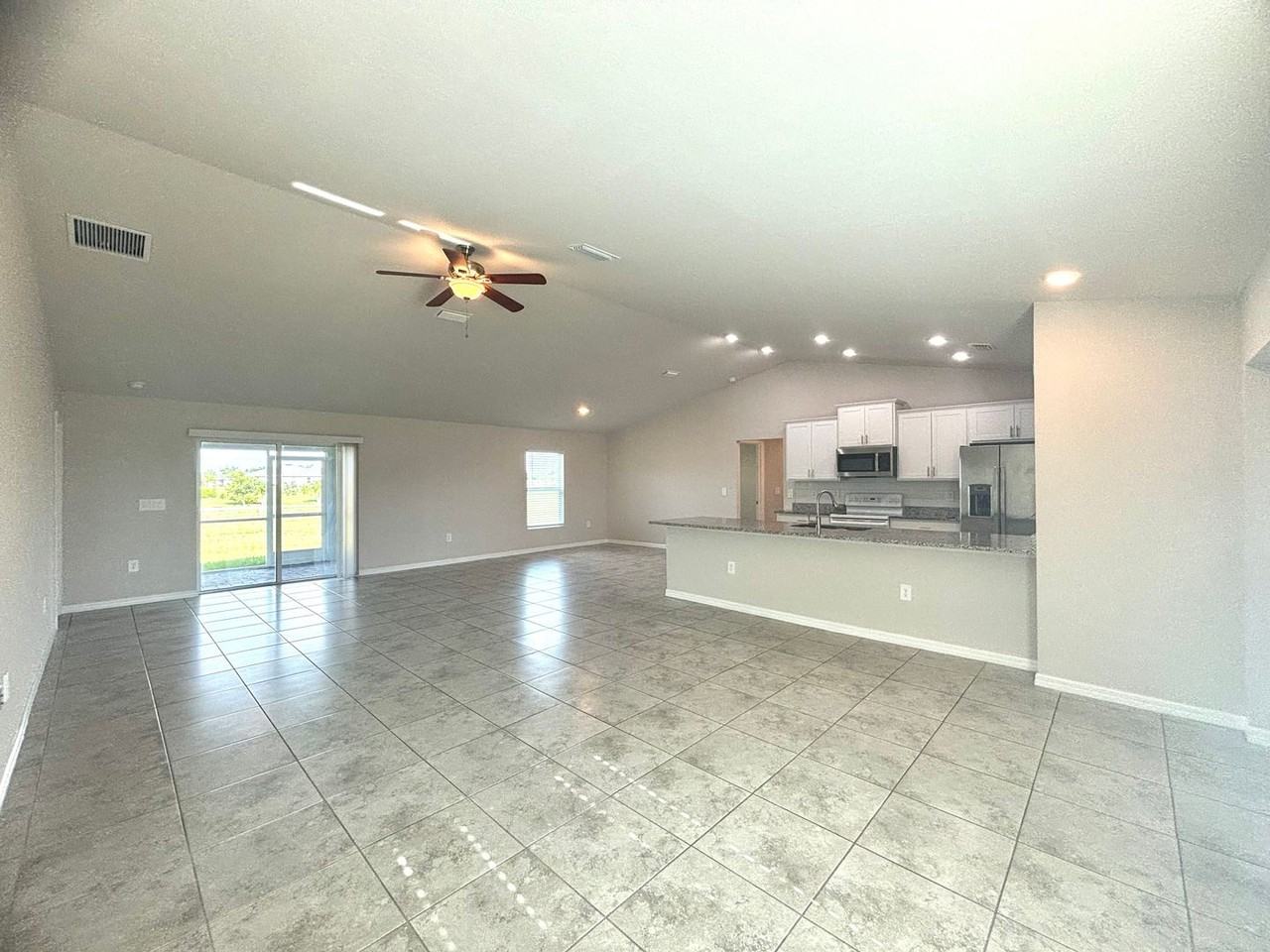 2715 Nw 45th Pl - Photo 5 of 26