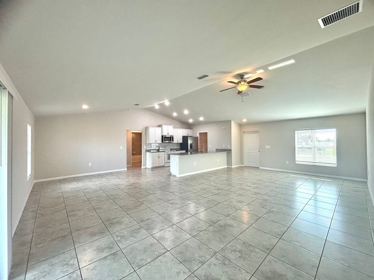 2715 Nw 45th Pl - Photo 7 of 26