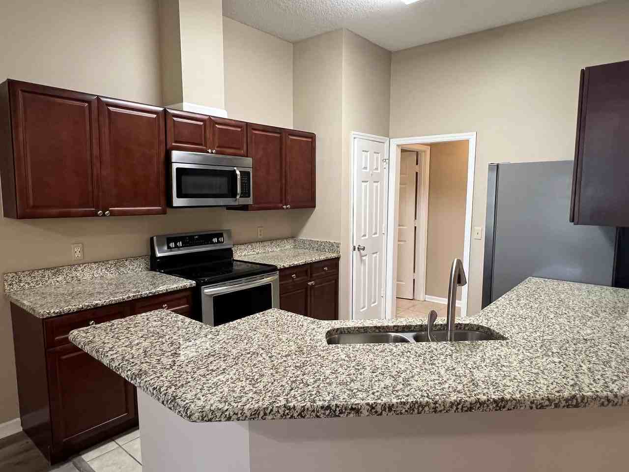 202 Thompson Ct - Photo 7 of 17