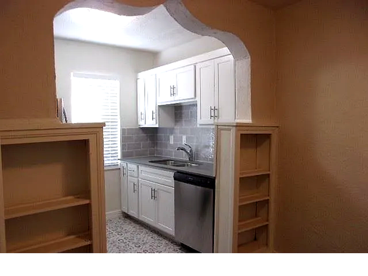 1718 N Indiana Ave - Photo 3 of 10