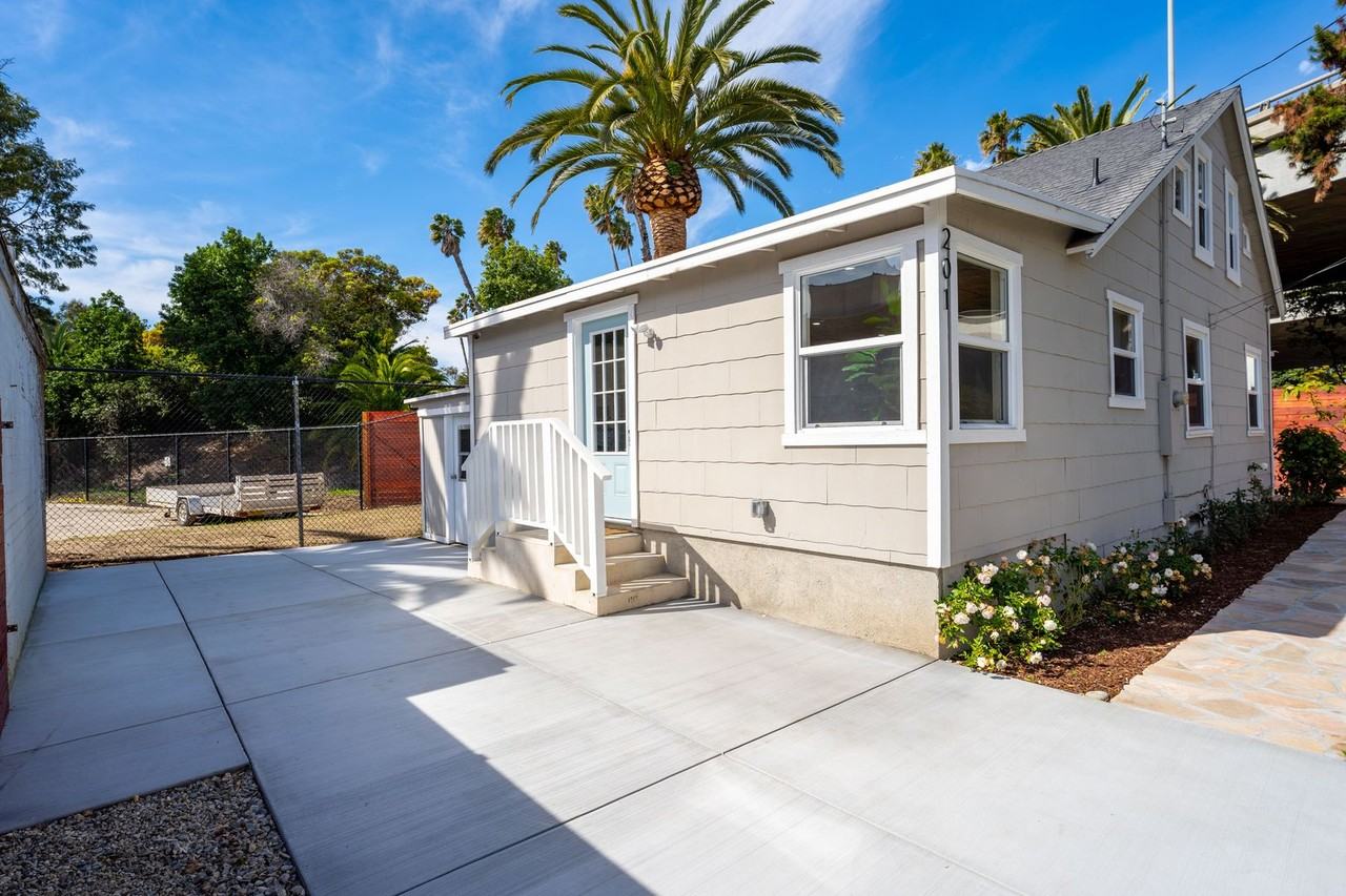 201 S Olive St - Photo 3 of 21