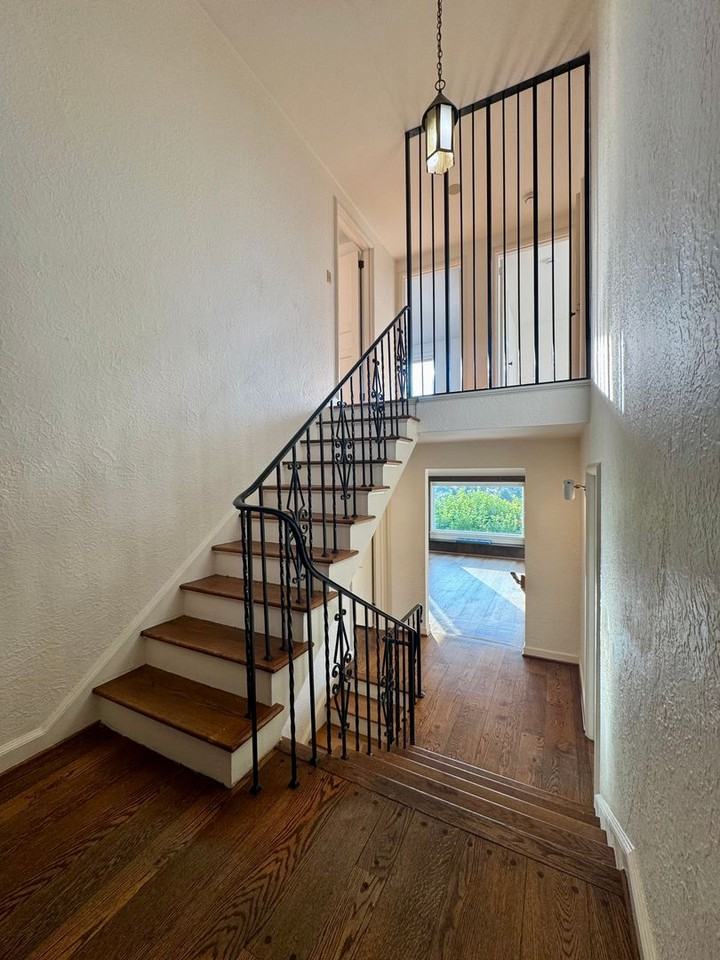 4925 Stanford Ave Ne - Photo 3 of 42