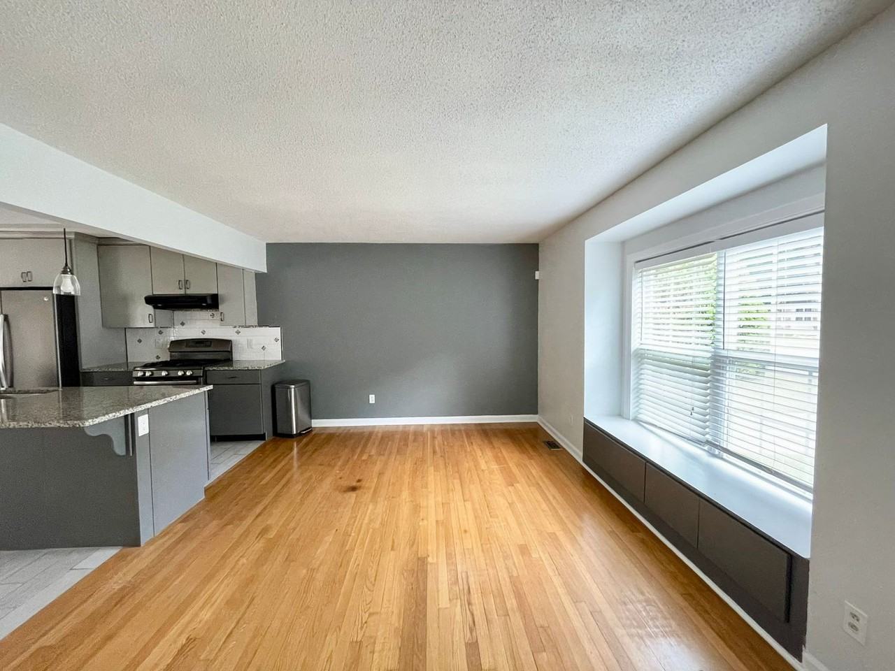 2112 Chandler Ave - Photo 2 of 22