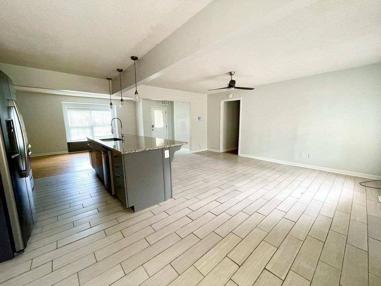 2112 Chandler Ave - Photo 6 of 22