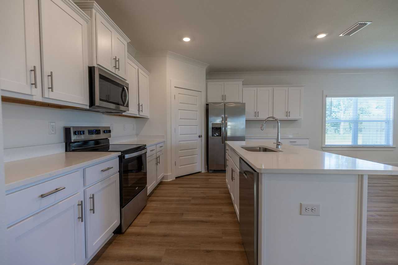501 Huller Ave - Photo 4 of 25