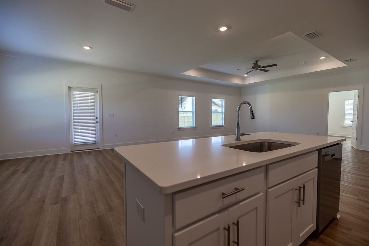 501 Huller Ave - Photo 5 of 25