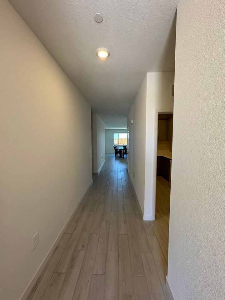 1272 1272 Bastion Avenue - Photo 2 of 24