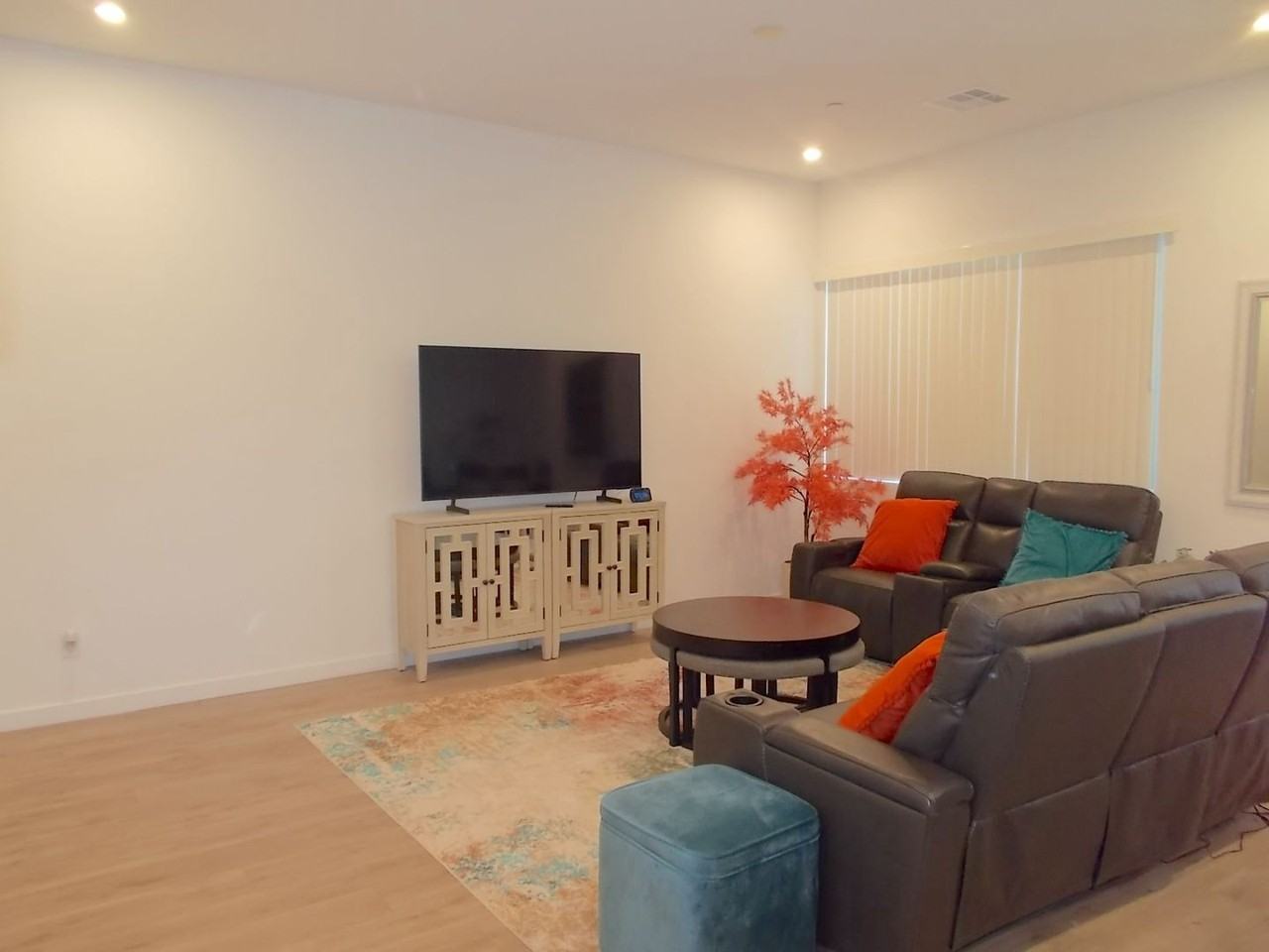 3360 Santa Verdiana St - Photo 4 of 31