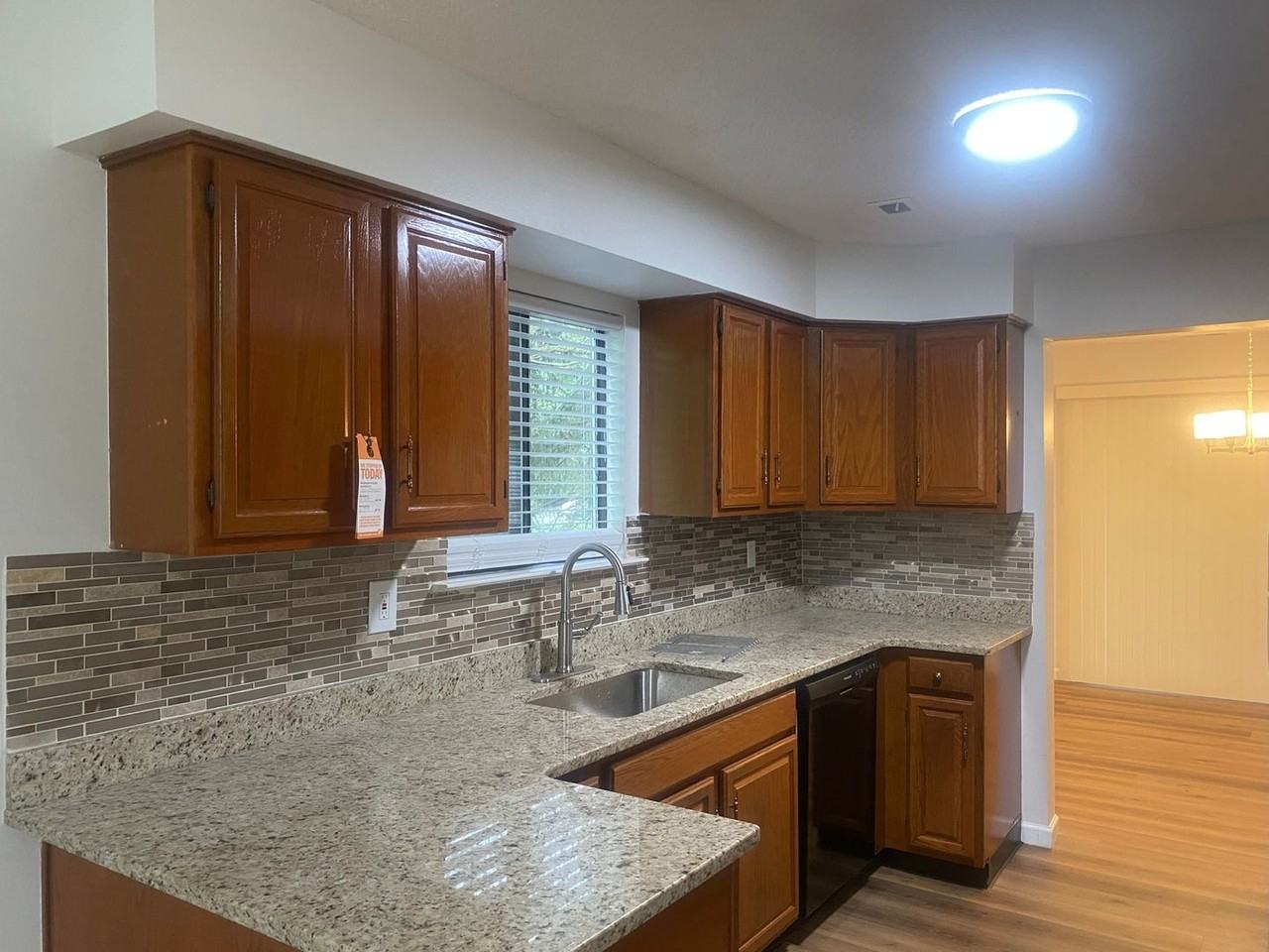 138 Hampshire Dr - Photo 3 of 47
