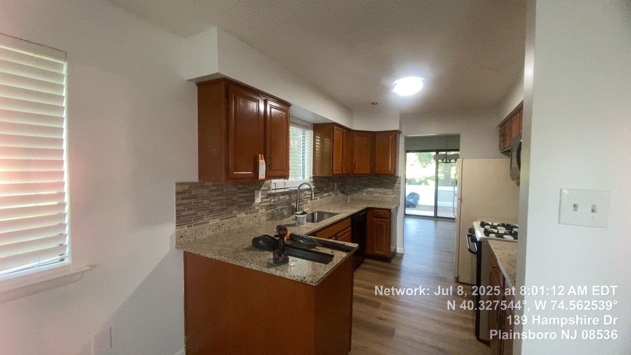 138 Hampshire Dr - Photo 2 of 47