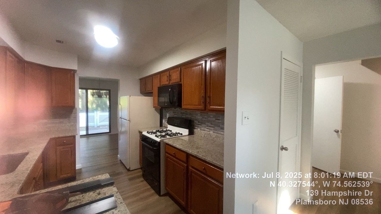 138 Hampshire Dr - Photo 5 of 47
