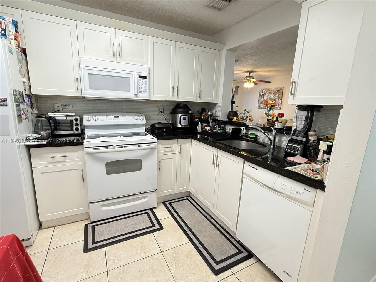 4764 Nw 114th Ave - Photo 2 of 18