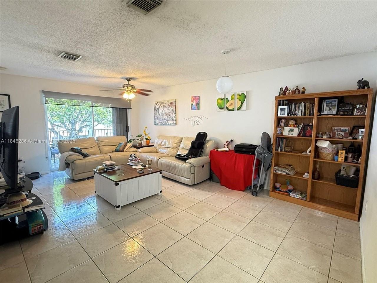 4764 Nw 114th Ave - Photo 3 of 18