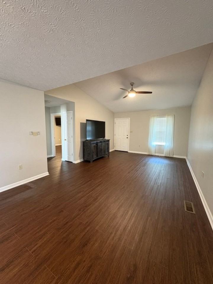 1807 Brookline Ct - Photo 3 of 19