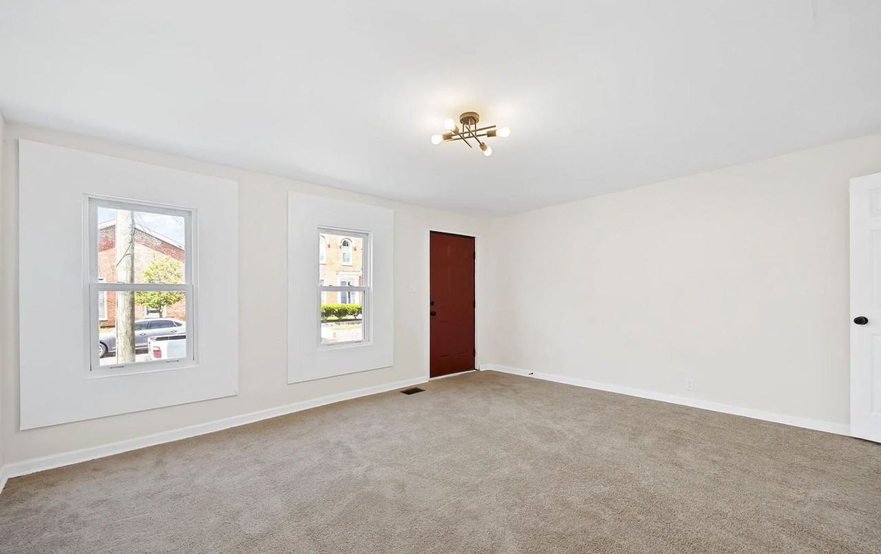 1020 Franklin St - Photo 2 of 12