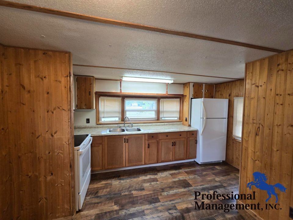 2108 E Maryland Ln - Photo 3 of 8