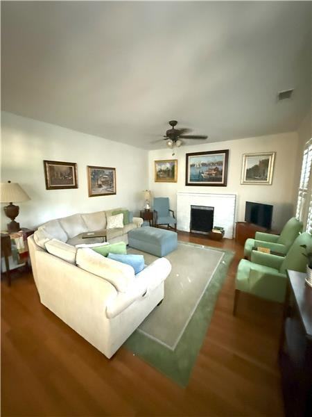 410 E 56th St - Photo 3 of 18