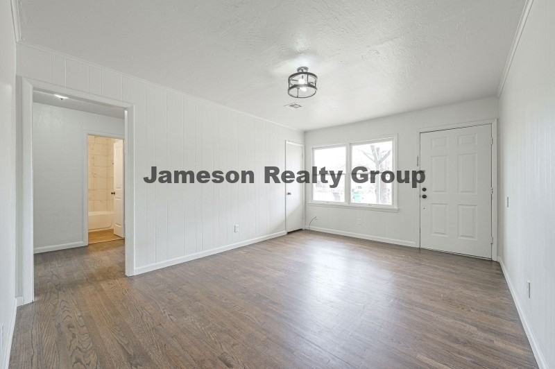 727 Nw 97th St - Photo 3 of 28