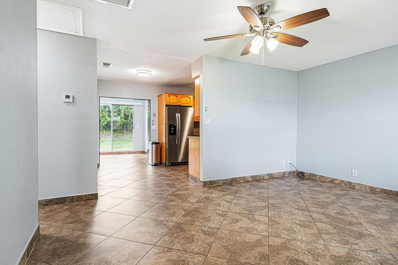 2722 Peer Lane - Photo 2 of 7