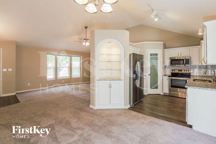 1135 Meadowlark Ln - Photo 3 of 16