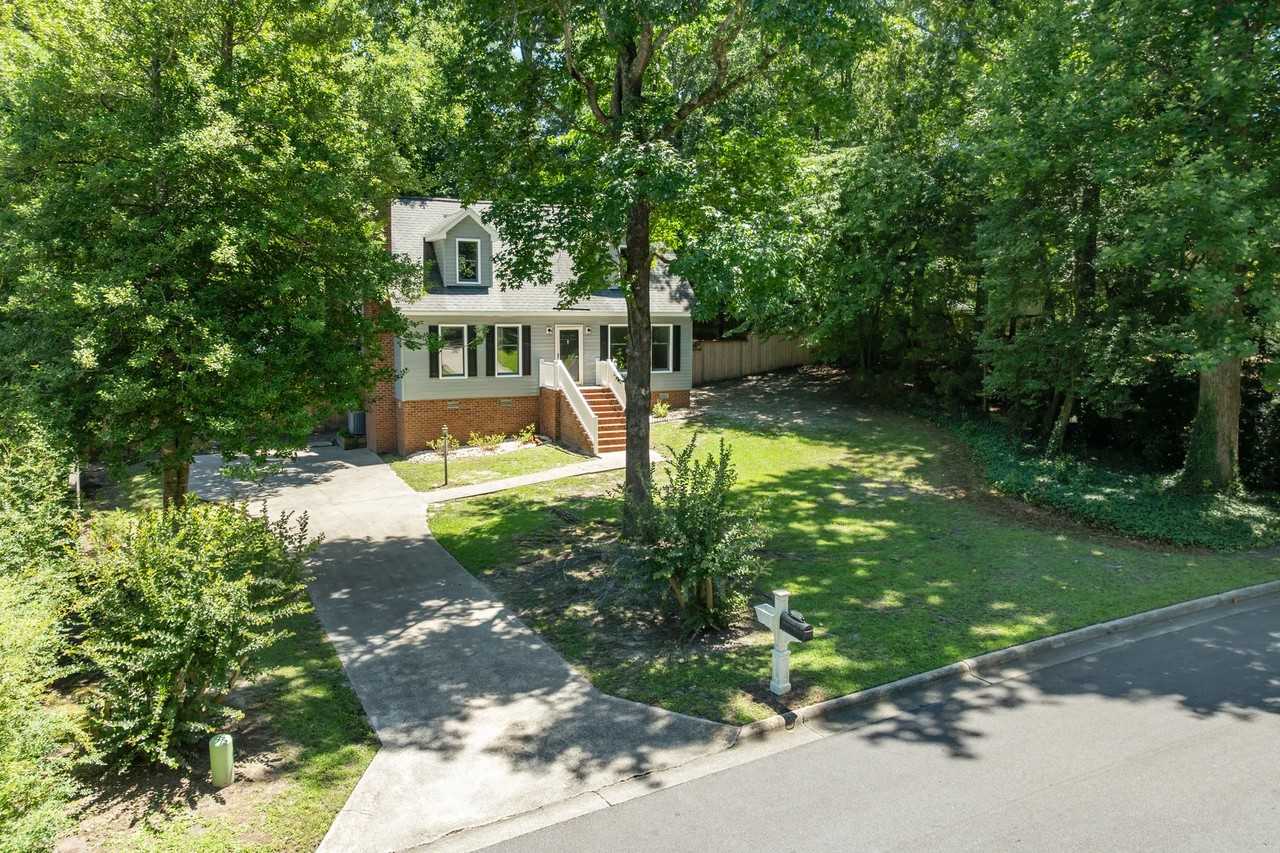 112 Gawain Road - Photo 2 of 48