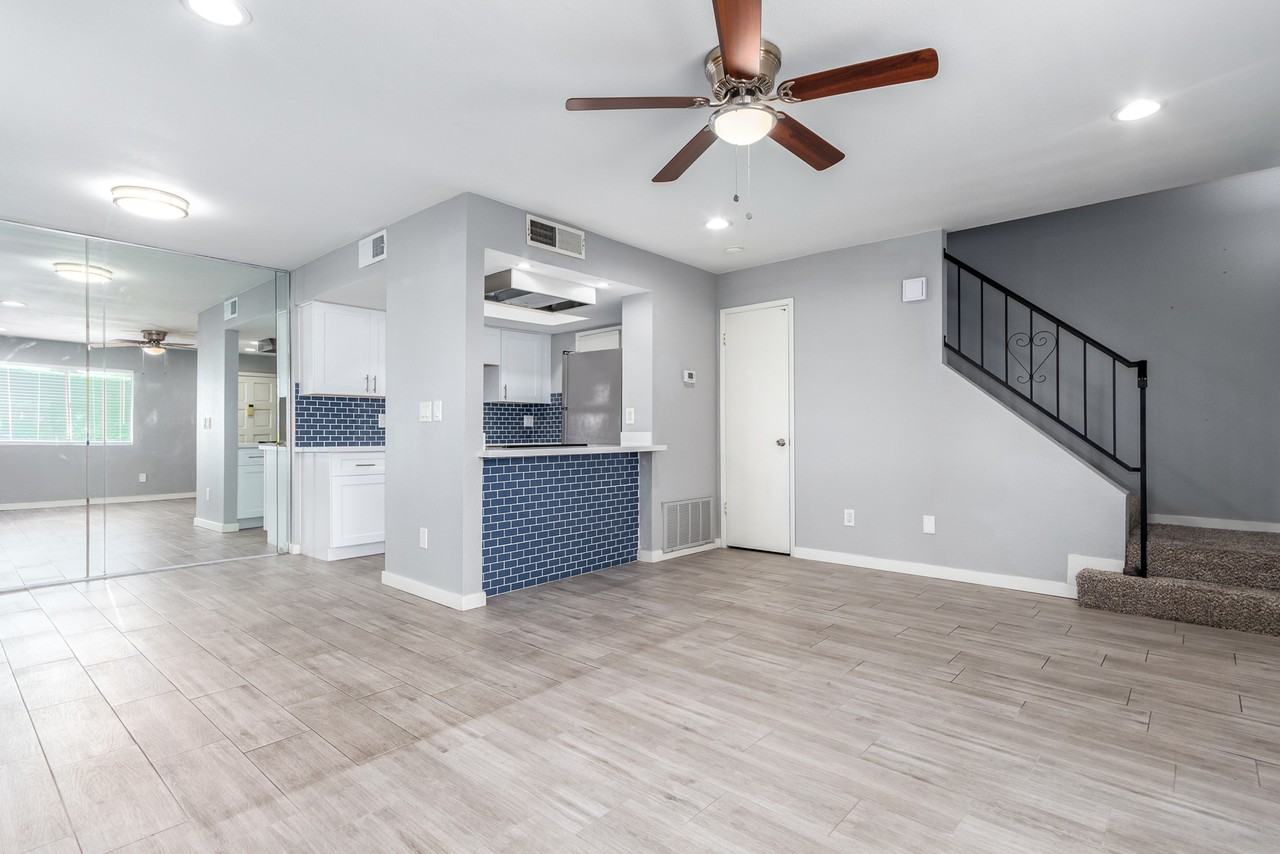 10227 N 7th Pl #A - Photo 4 of 16