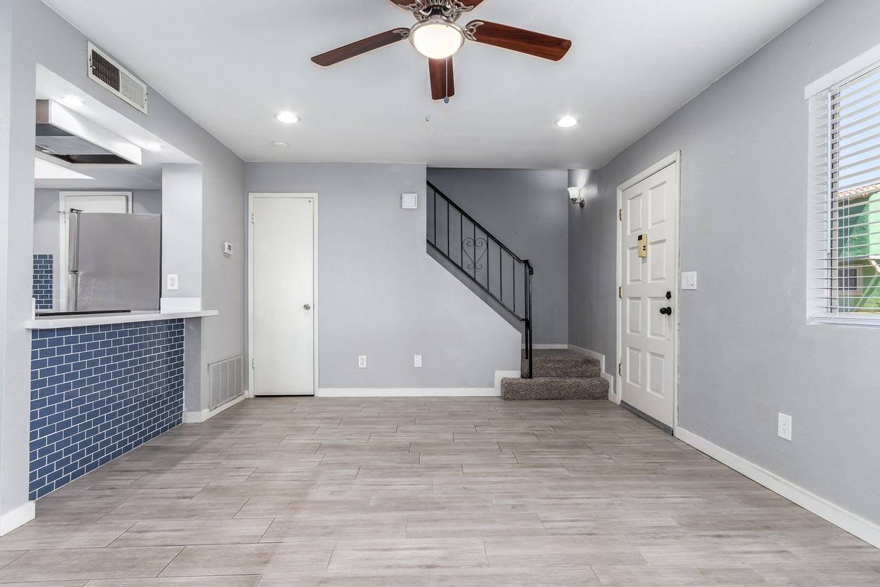 10227 N 7th Pl #A - Photo 5 of 16
