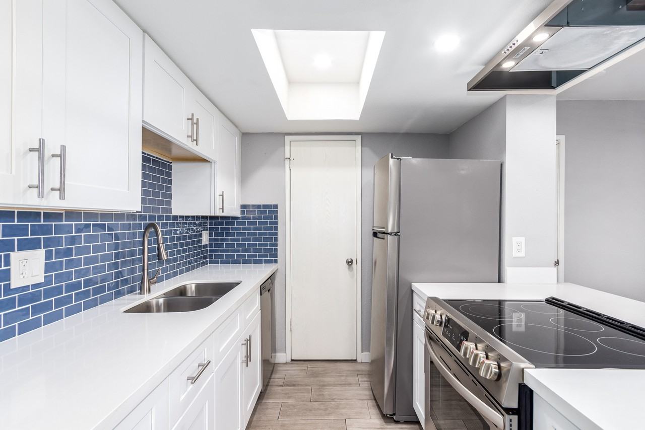 10227 N 7th Pl #A - Photo 6 of 16