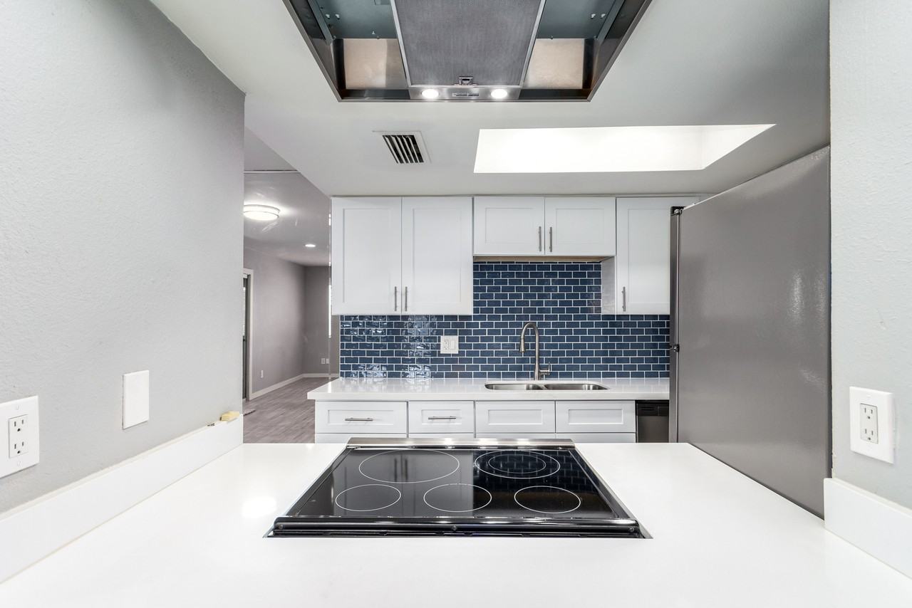 10227 N 7th Pl #A - Photo 7 of 16