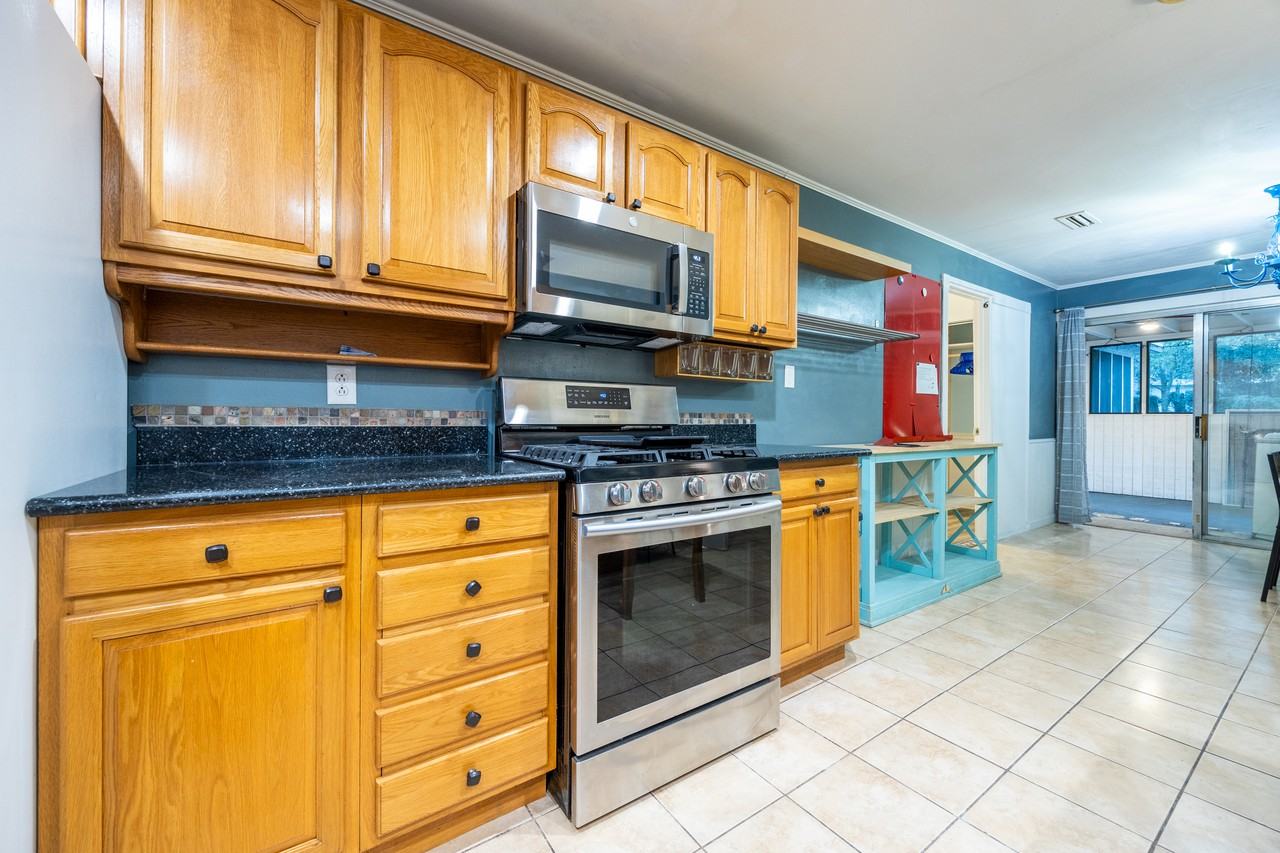 4025 Nw 9th Ct #NA - Photo 4 of 10