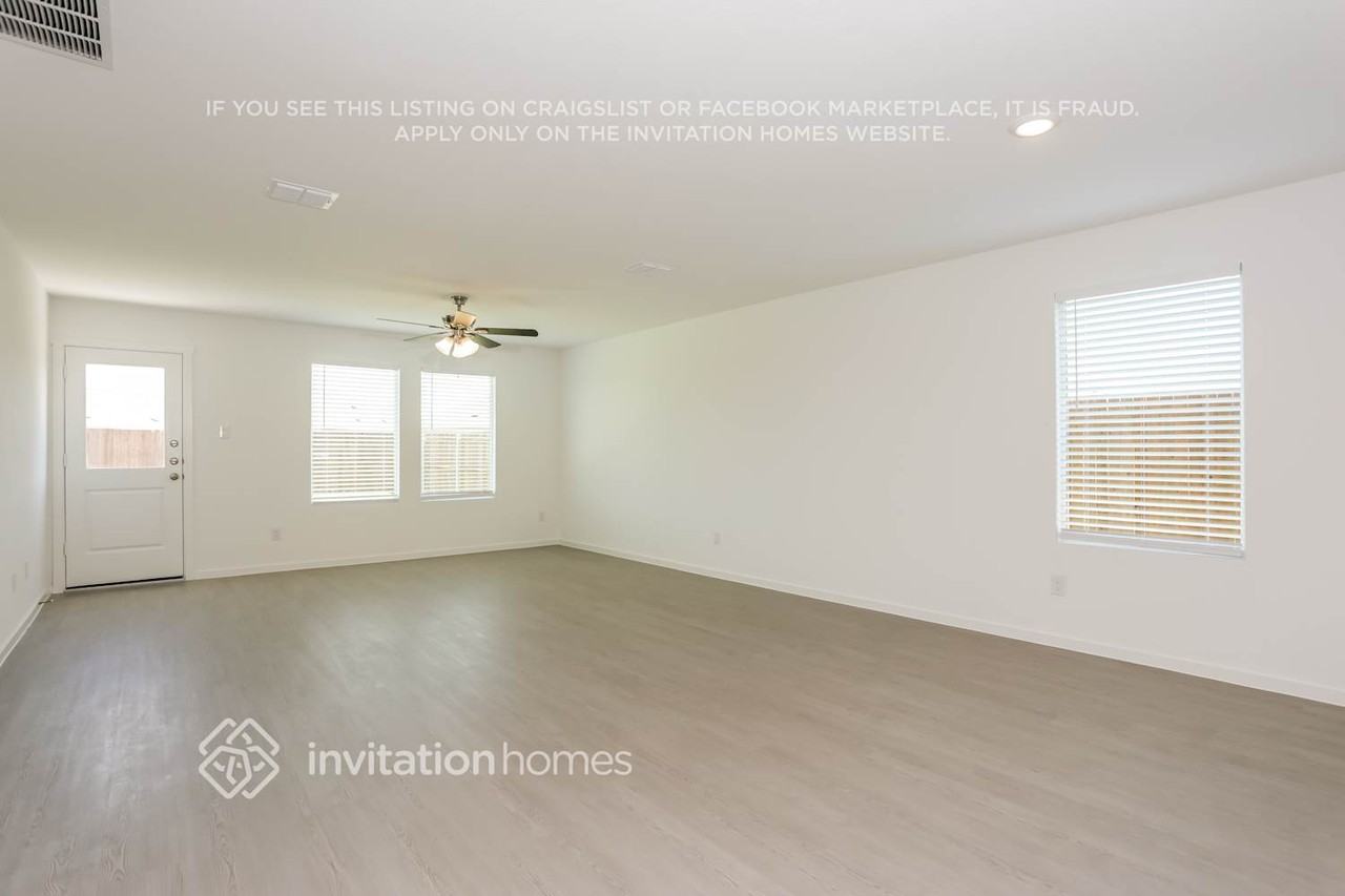 916 Carrick Dr - Photo 3 of 17