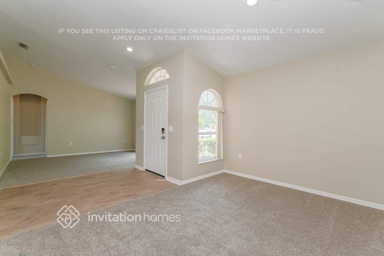 12853 Raysbrook Dr - Photo 3 of 17