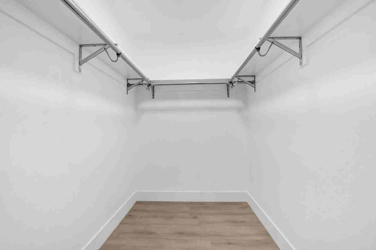 8300 De Longpre - Photo 3 of 14