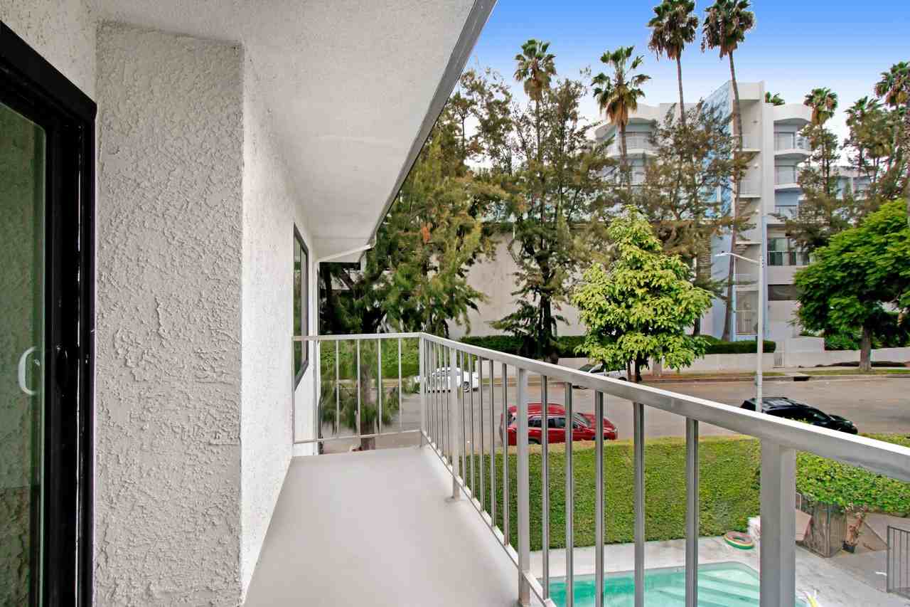 8430 De Longpre - Photo 3 of 25