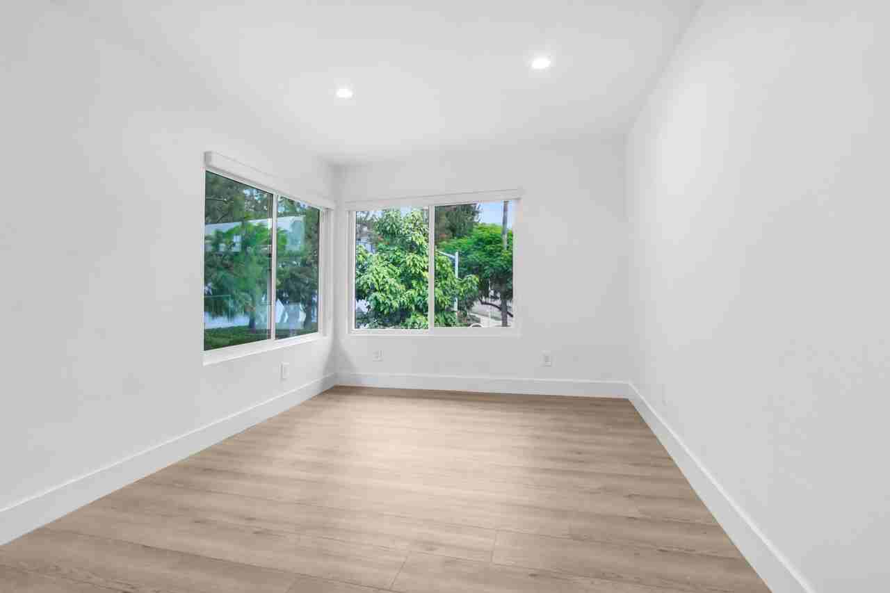 8430 De Longpre - Photo 6 of 25