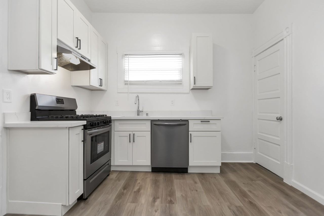 800 Lyon - Photo 2 of 17