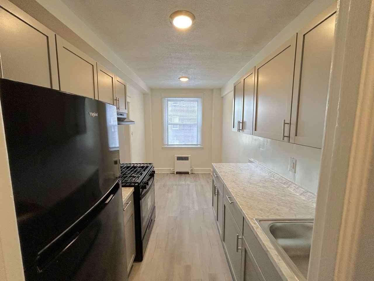 Parkwood Manor Apartments - Photo 4 of 18