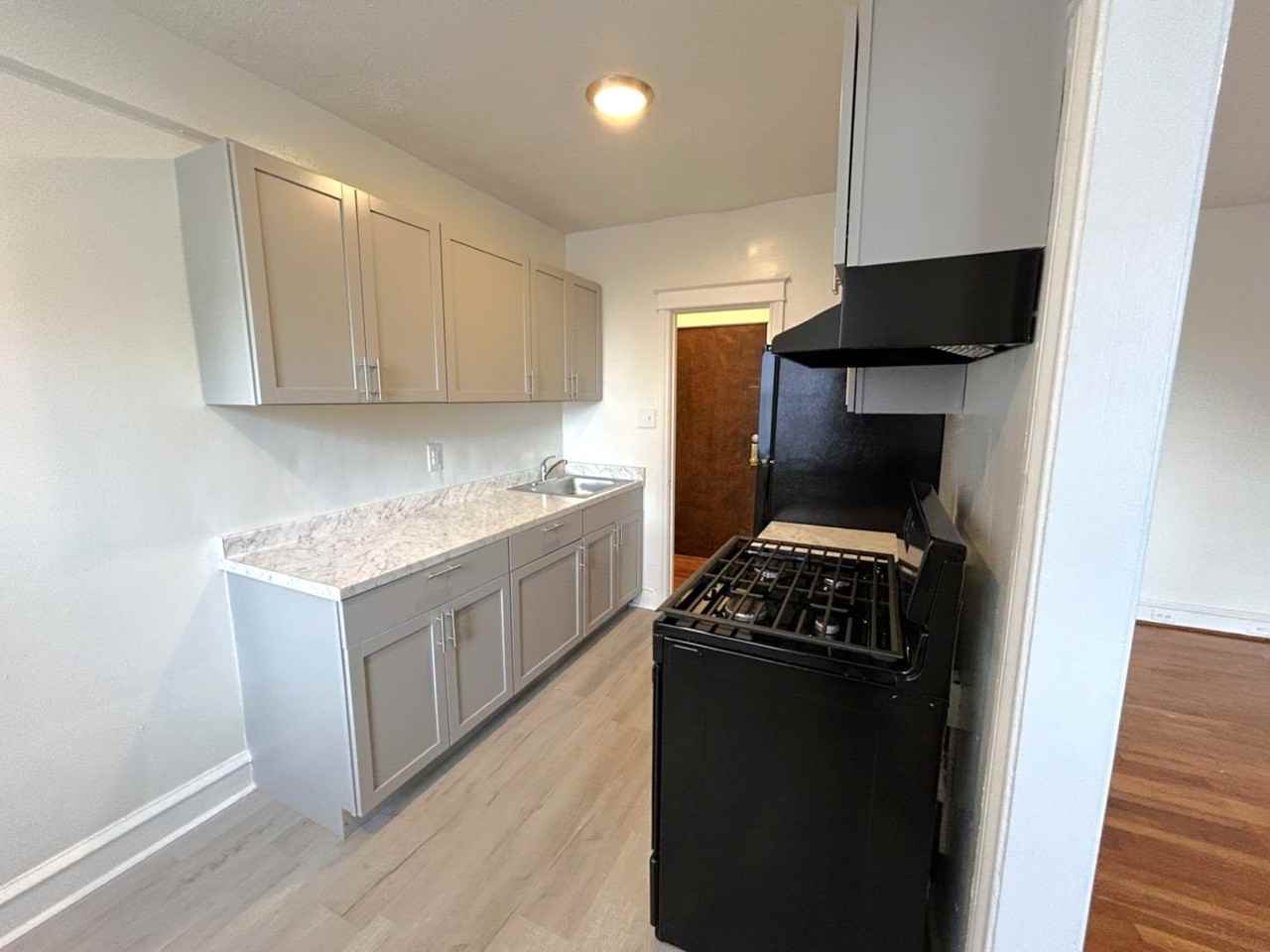 Parkwood Manor Apartments - Photo 5 of 18