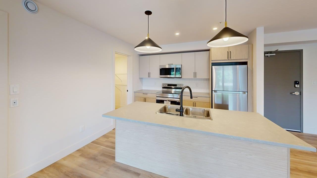 Place McQueen - Photo 2 of 11