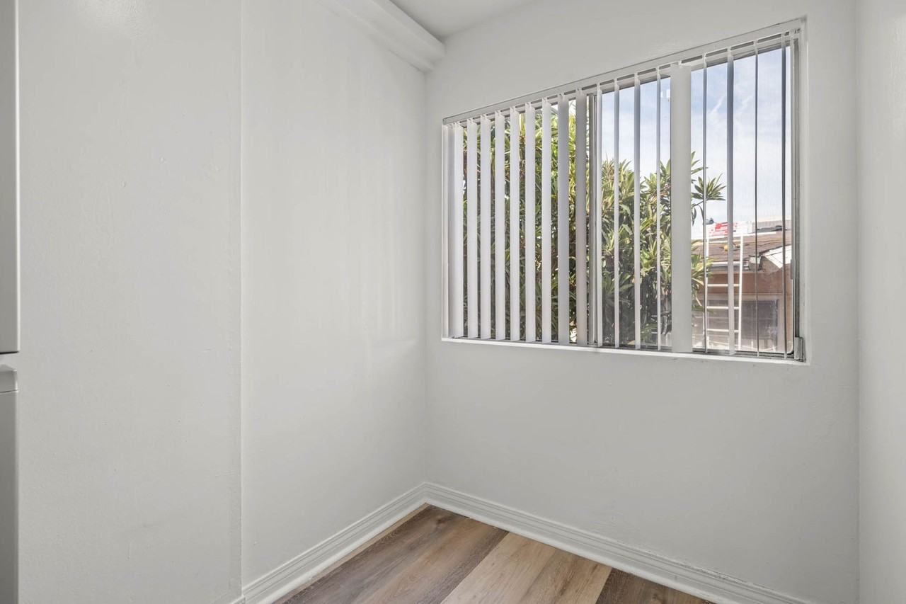 935 S Mariposa Ave - Photo 6 of 29