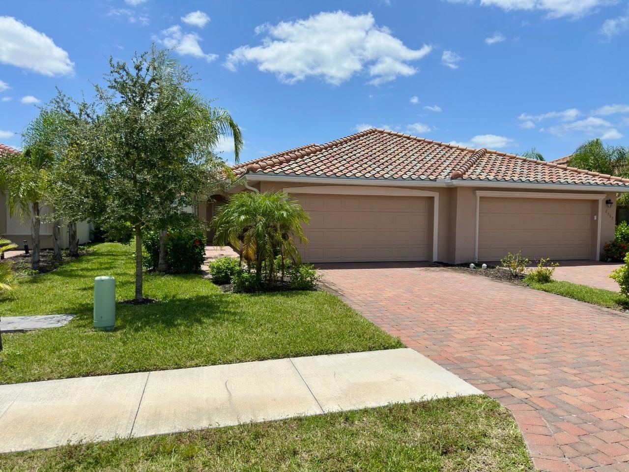 2563 Vine Ave - Photo 2 of 11