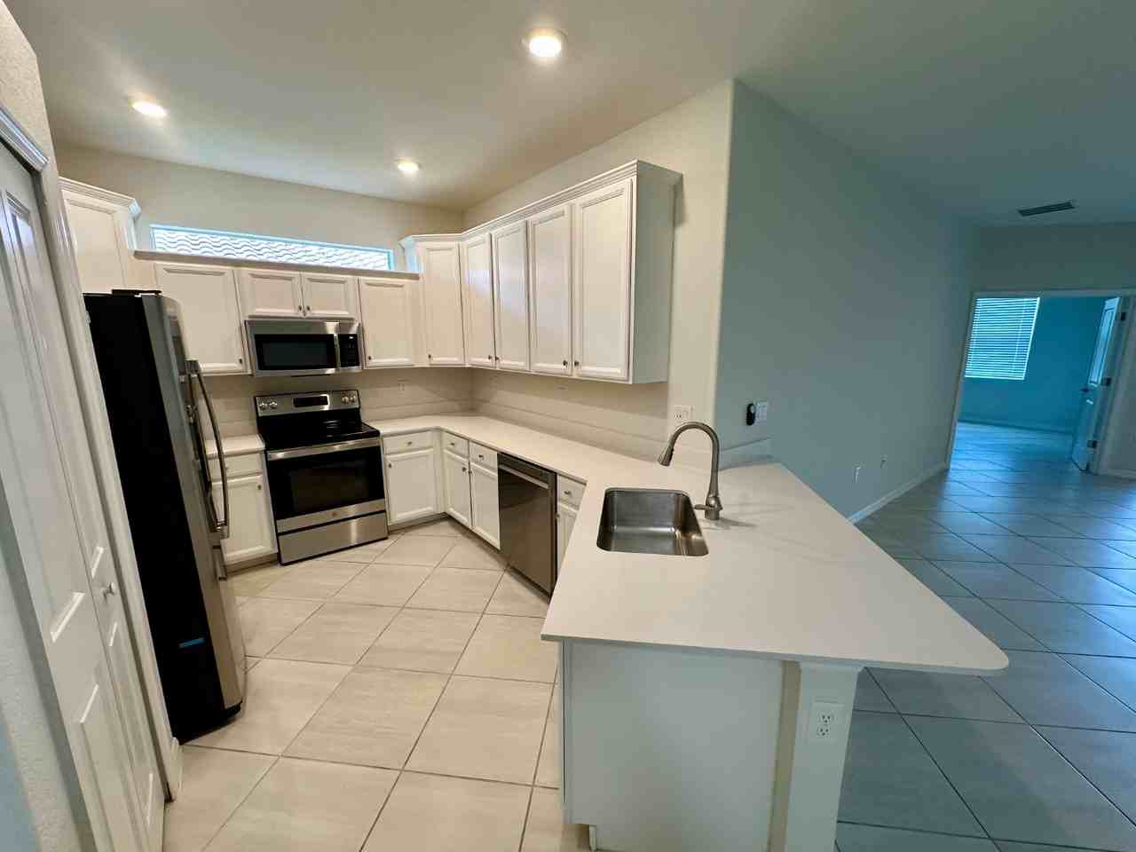 2563 Vine Ave - Photo 3 of 11