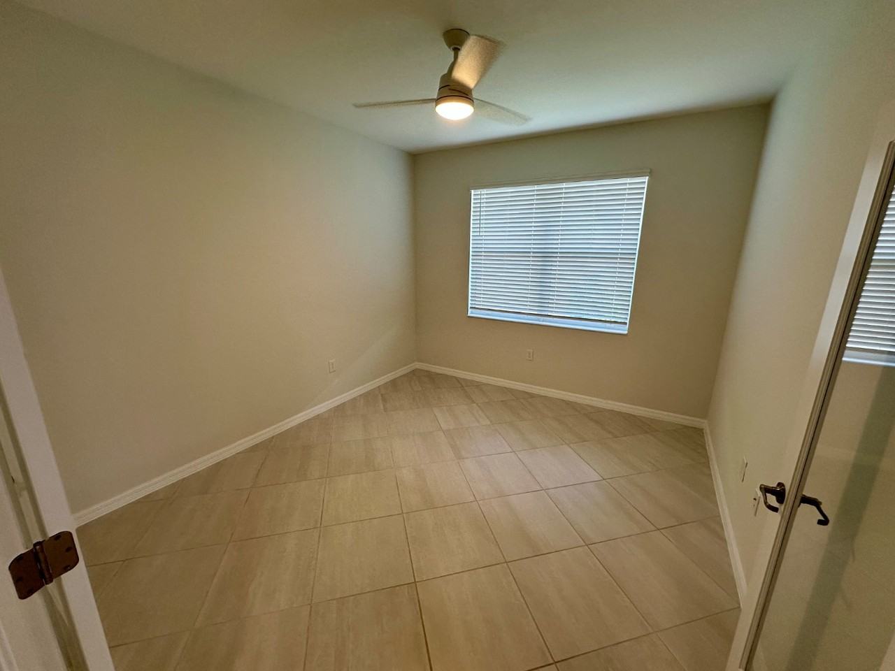 2563 Vine Ave - Photo 6 of 11