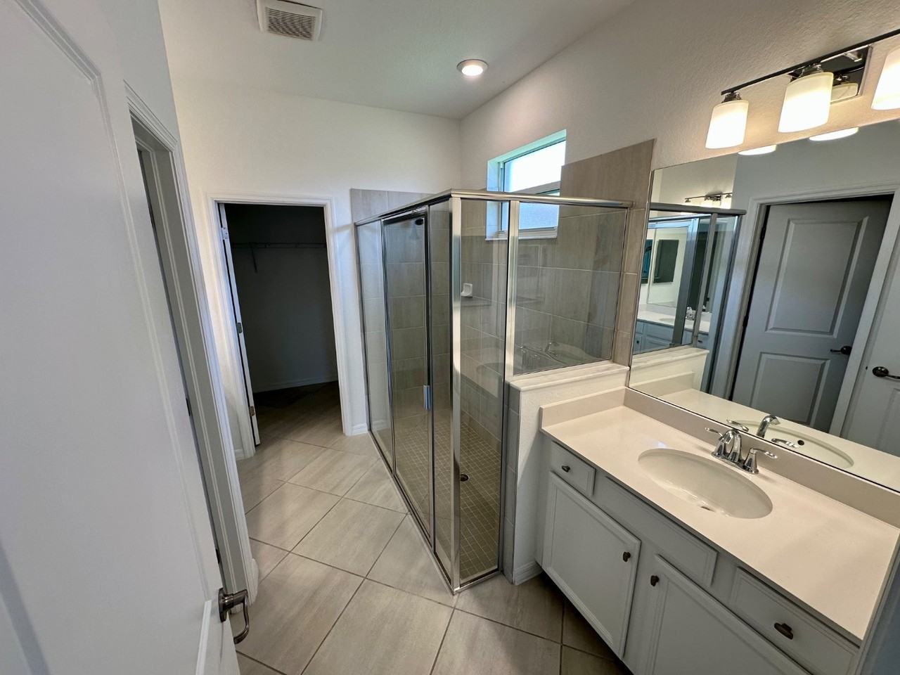 2563 Vine Ave - Photo 7 of 11